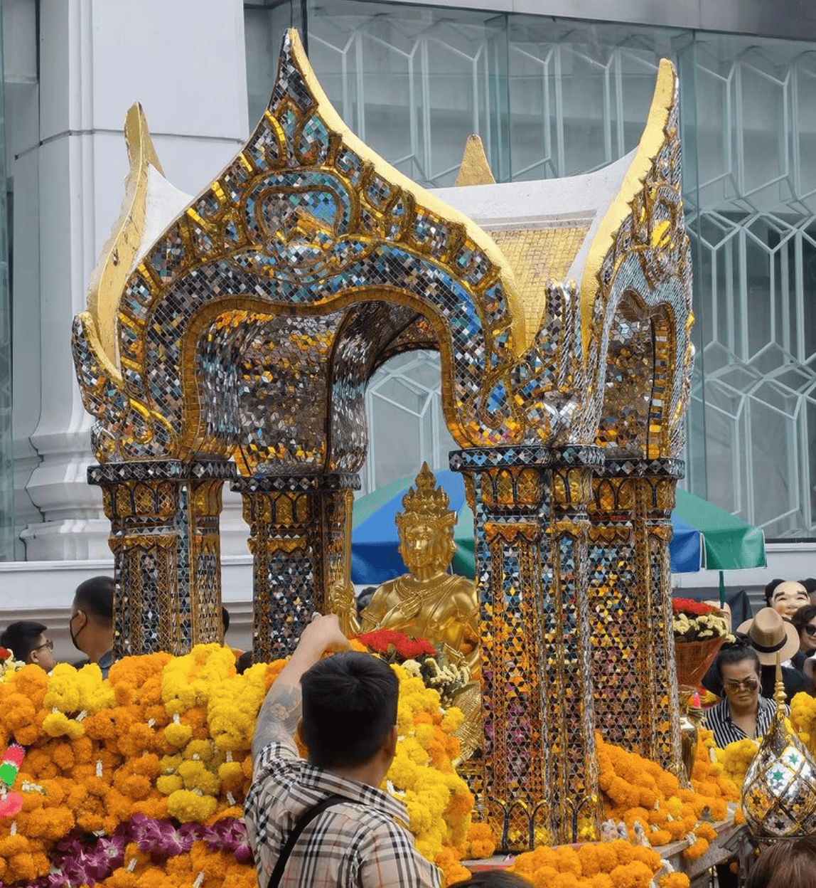 free things to do in bangkok - erawan shrine