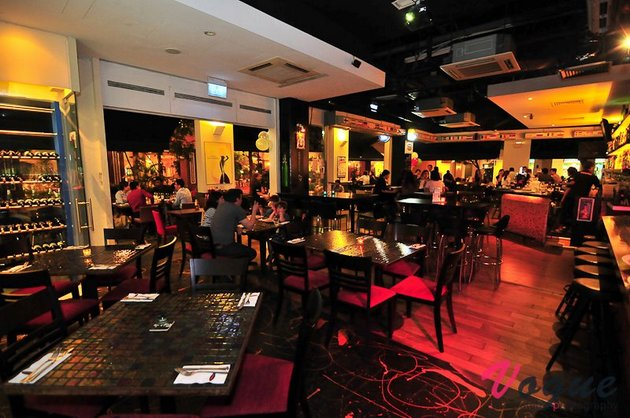 sports bars singapore - Hannibal