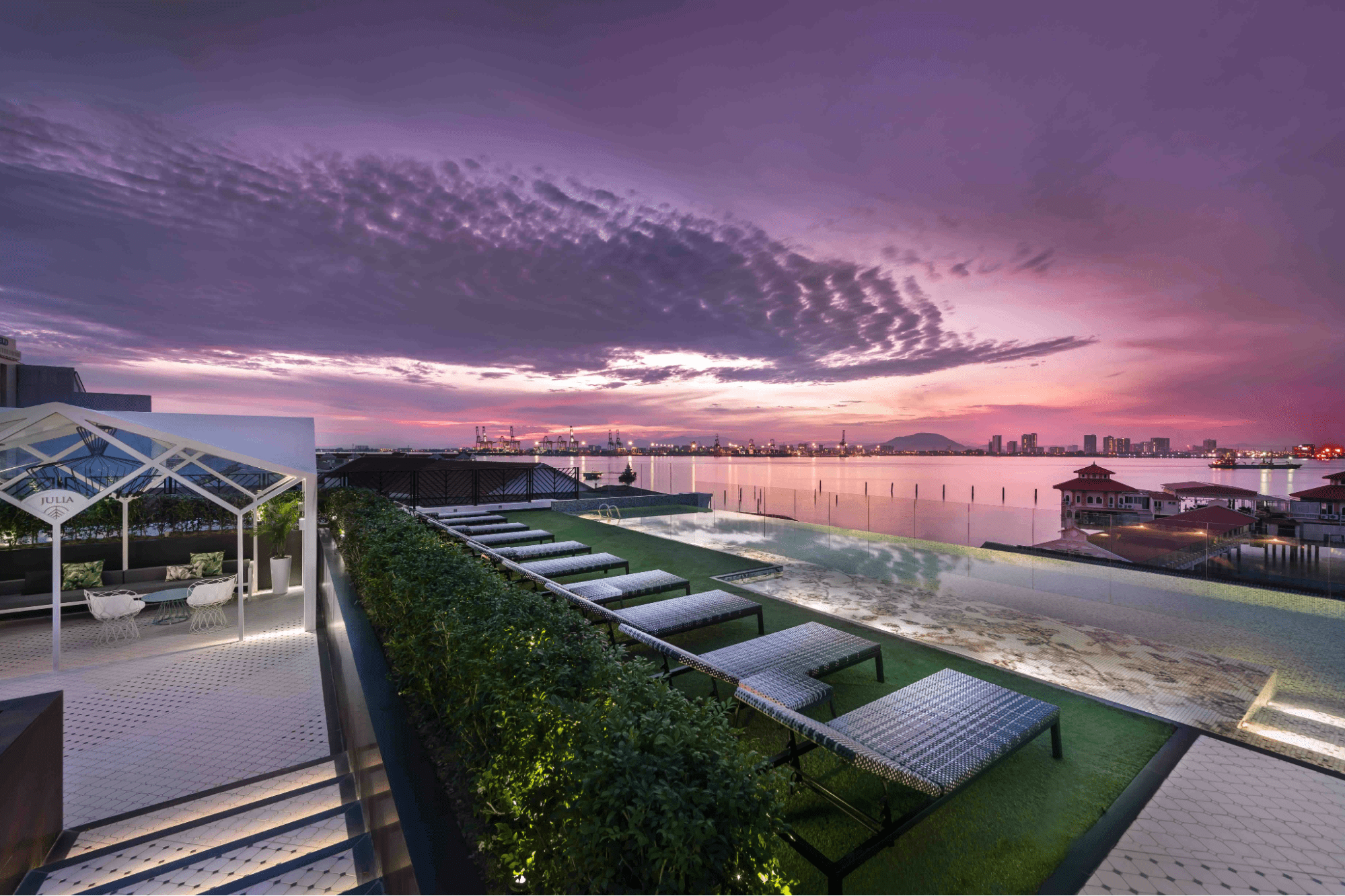 Affordable luxury hotels in Penang - rooftop pool 