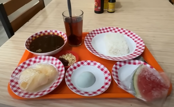 Nasi Rawan set meal with fruit and drink