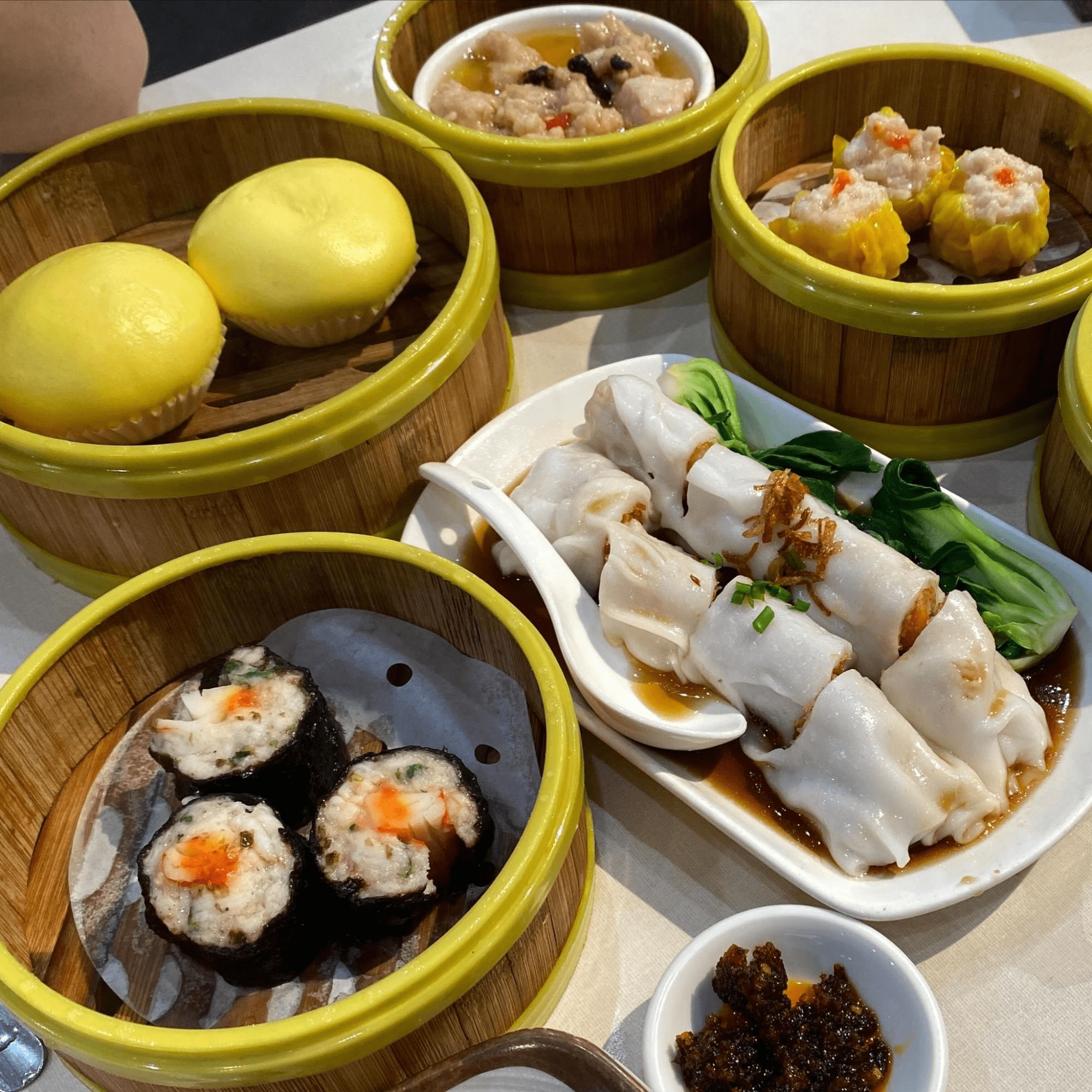 steamed buns, siew mais and rice rolls 