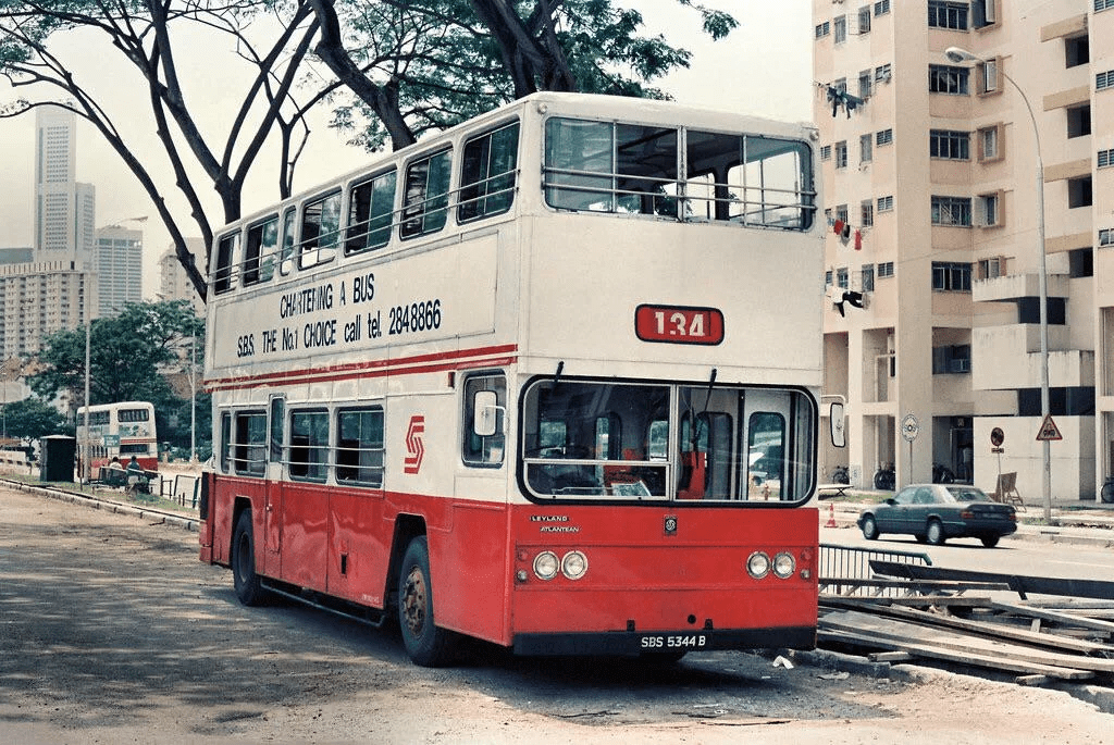 Most Iconic Changes in Singapore - old buses with no aircon