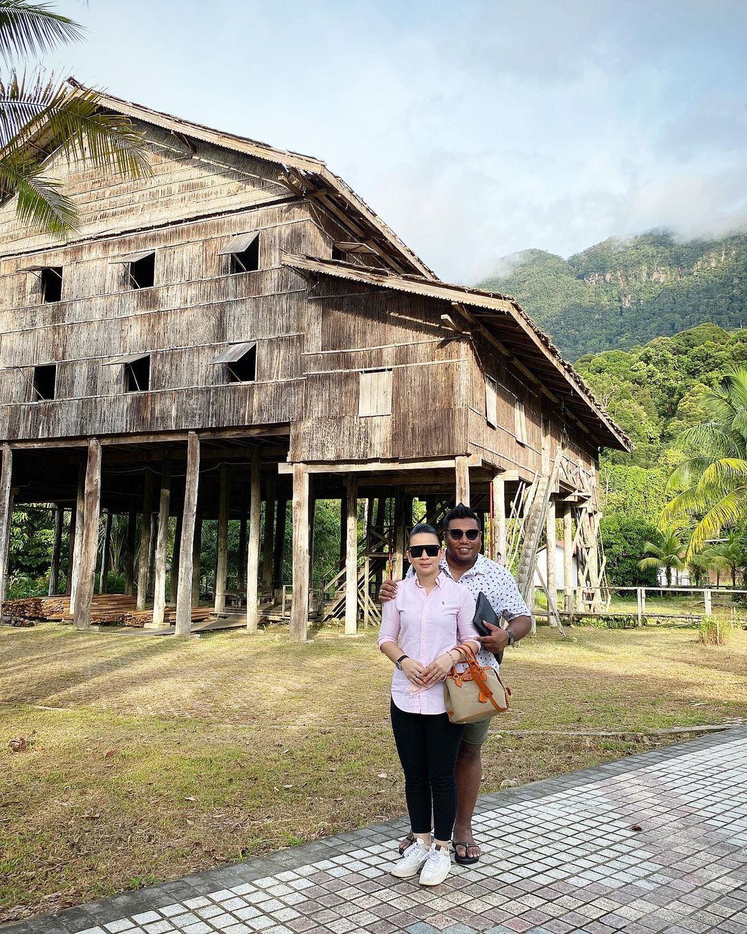 Short flights from Singapore - longhouse 