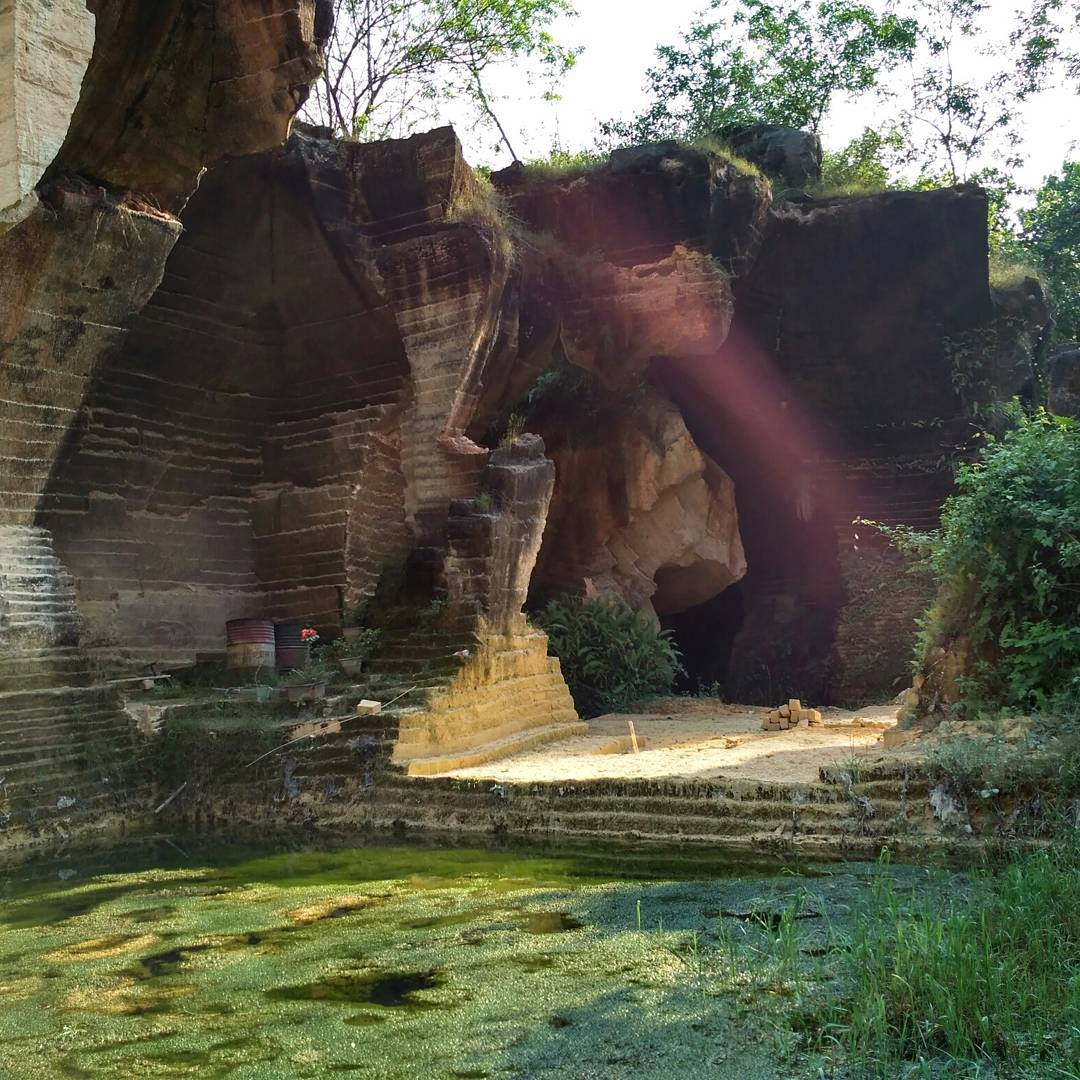 Natural sandstone caves & limestone structures 