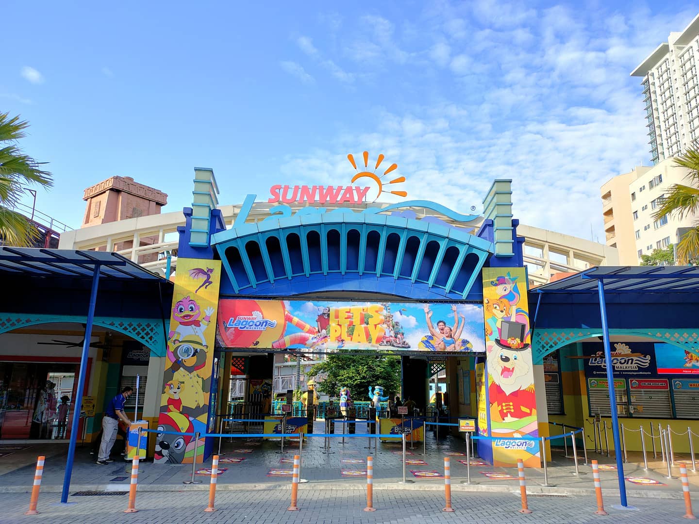 Sunway Lagoon entrance