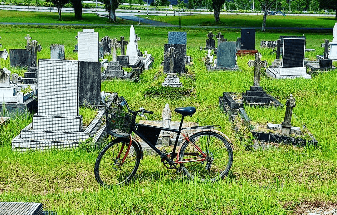 choa chu kang cemetery - largest in singapore