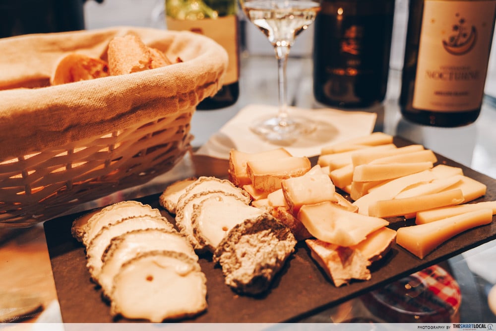 things to do paris - Le Vin Qui Parle wine and cheese pairing charcuterie board