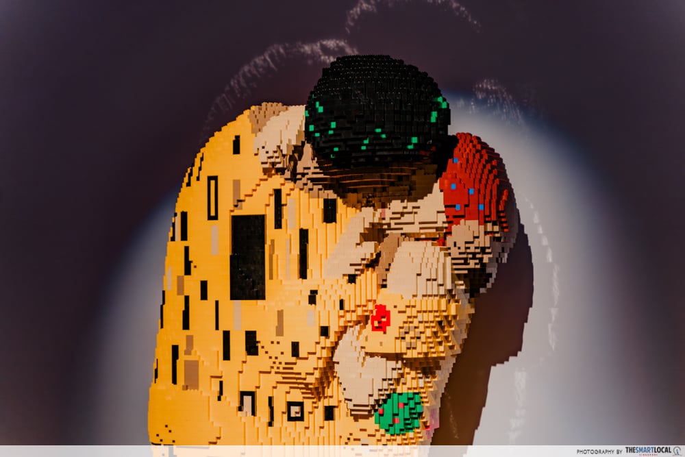 Art of the Brick - kiss