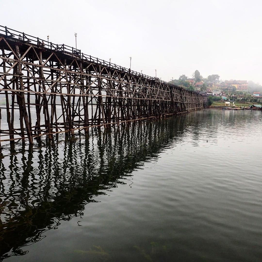 FloatHouse River Kwai Resort - Wooden Bridge 