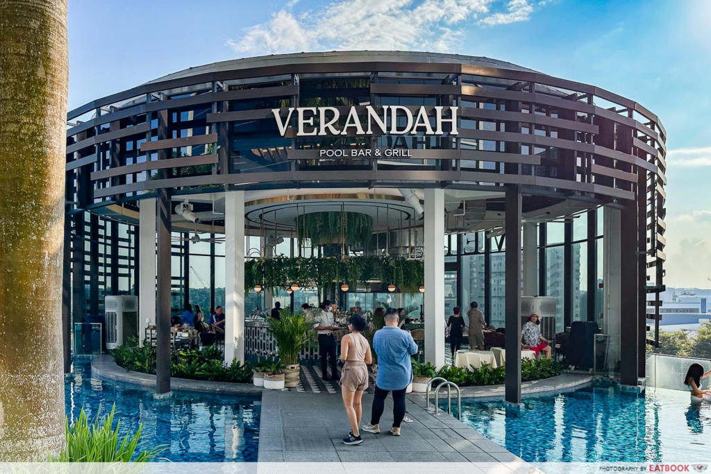 Best Rooftop Bars Singapore - Verandah Pool Bar & Grill