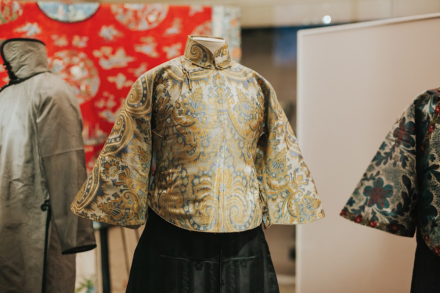 Fashion and Textiles Gallery - Asian Civilisations Museum