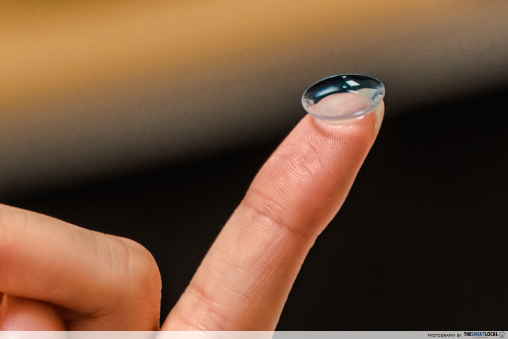 Oblique Eyewear Orchard - contact lenses on fingertip 