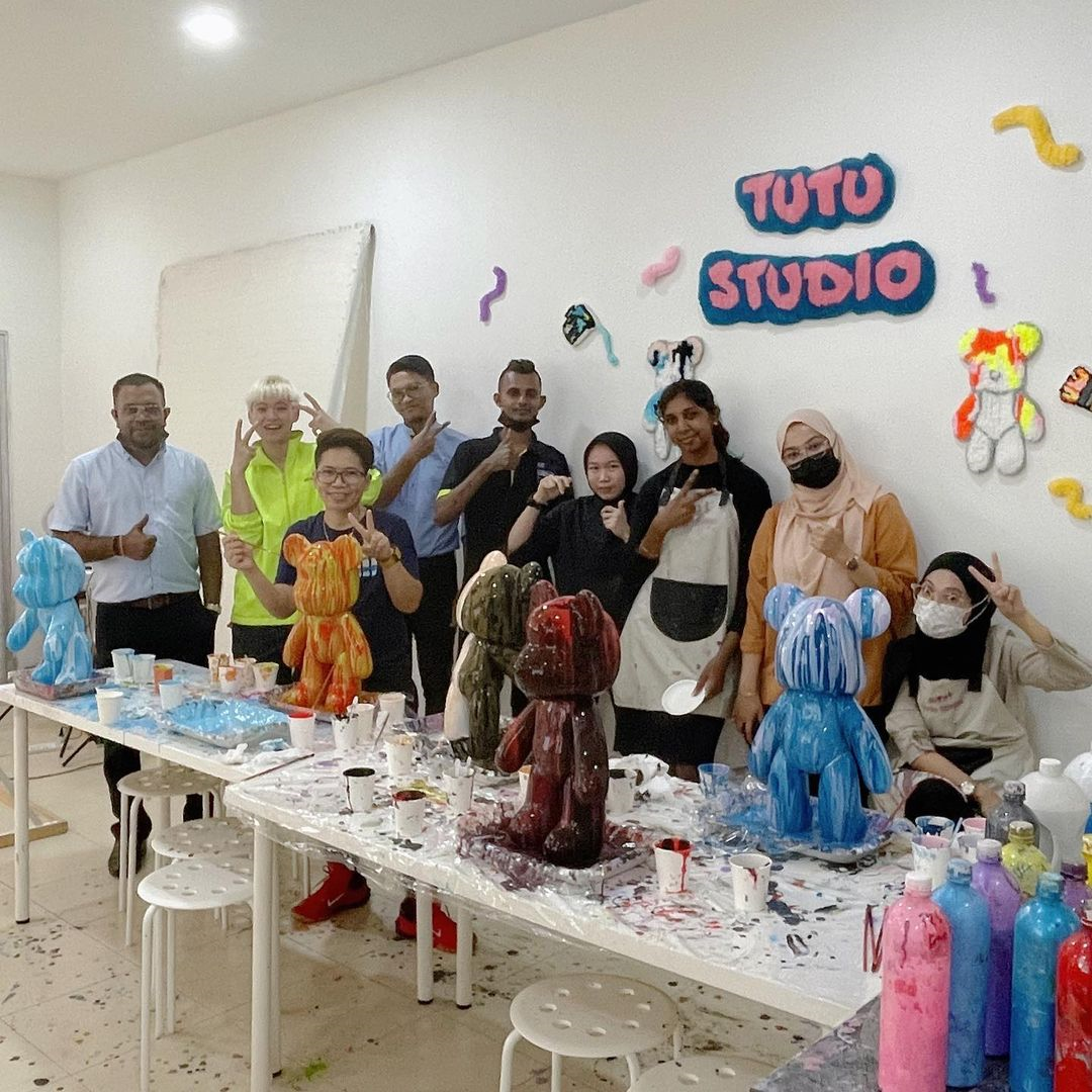 Oh My Ice & TuTu Studio In JB - Group tufting 