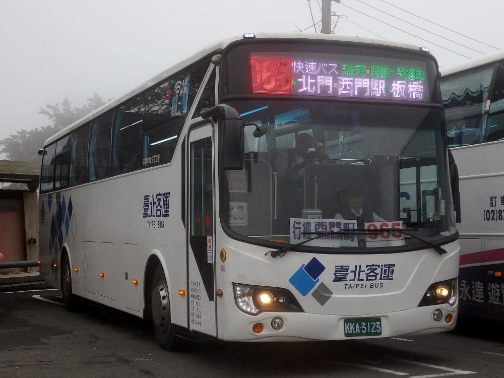 jiufen taiwan bus