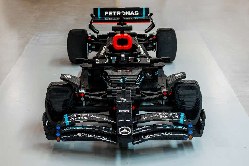 singapore grand prix guide - lego Mercedes-AMG