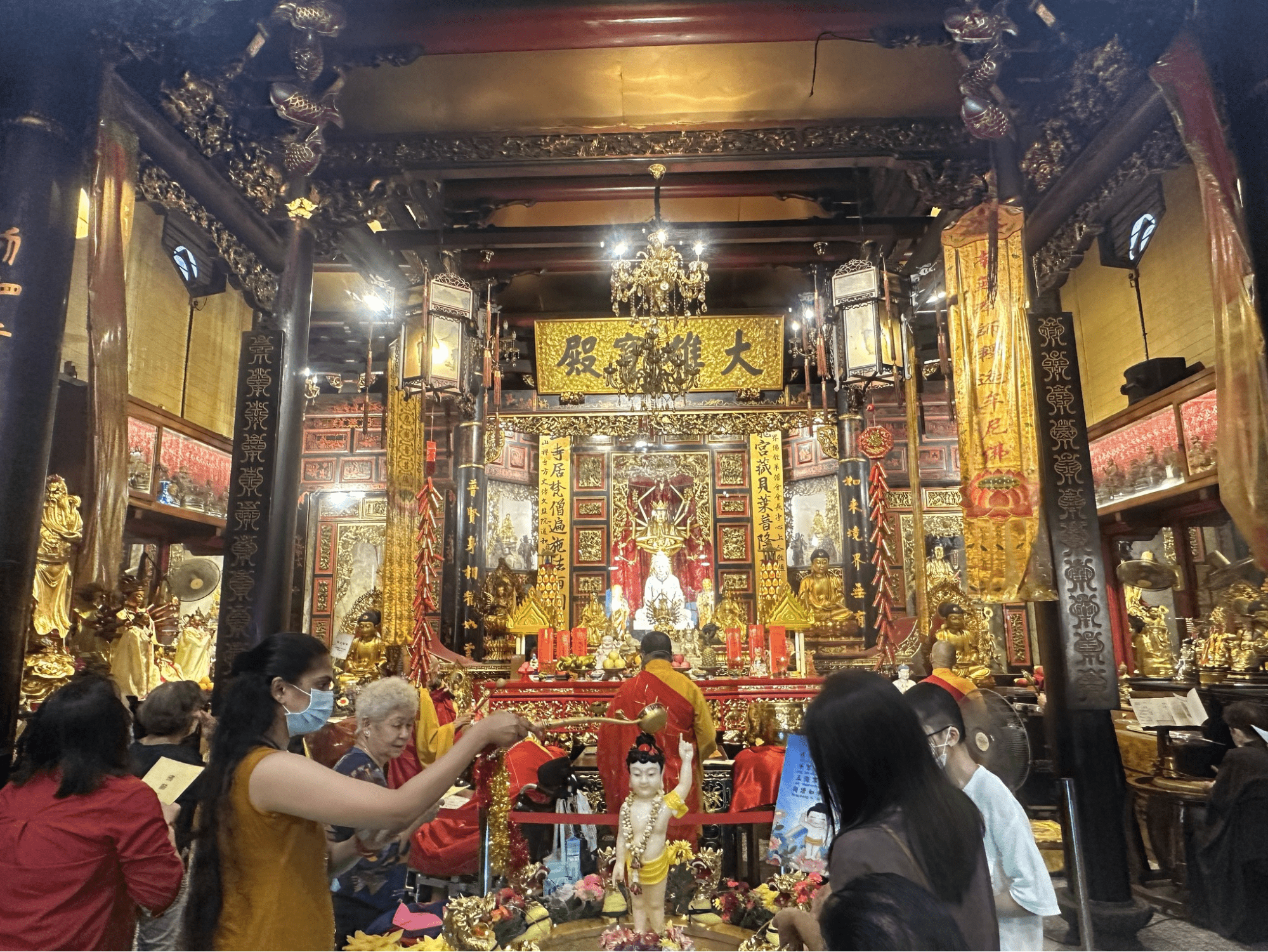 Leong San See Temple interior