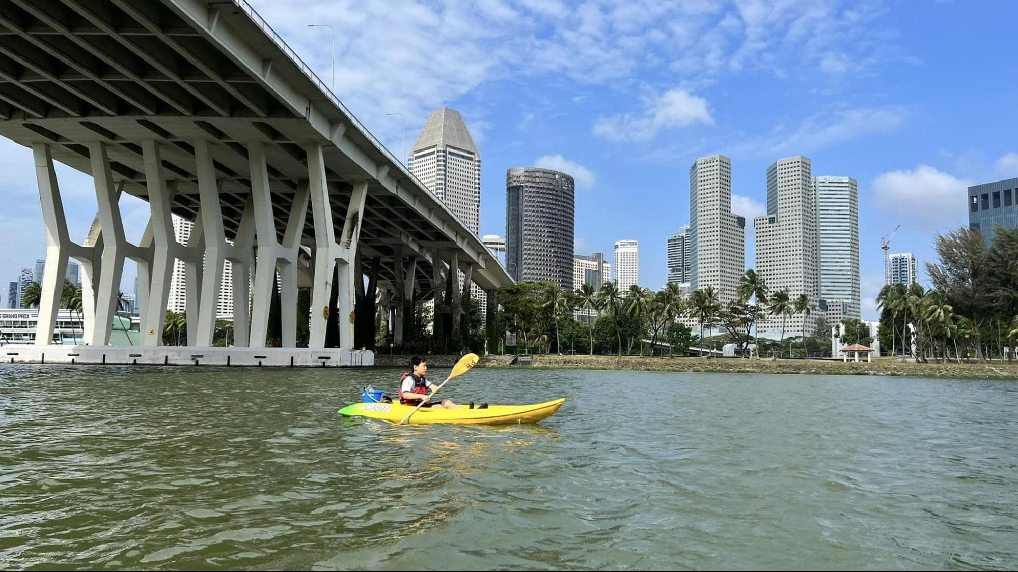 kayak in singapore kallang basin