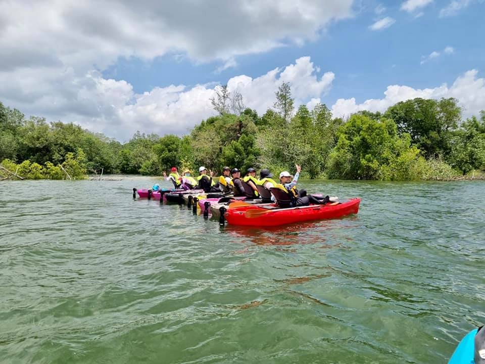 kayak in singapore sembawang park