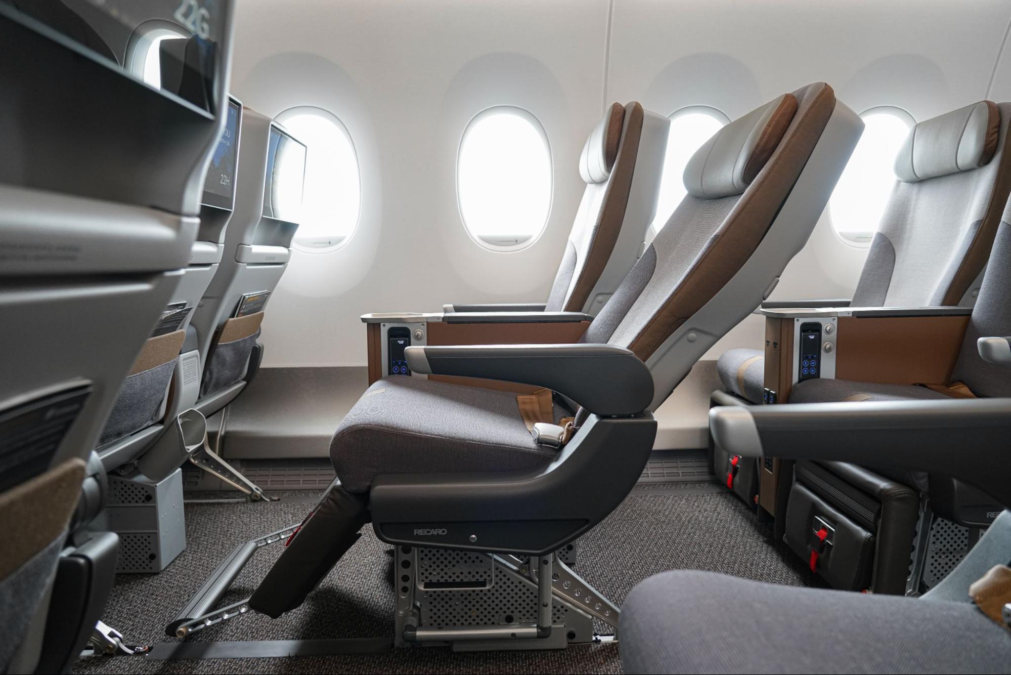 starlux airlines - ergonomic seats