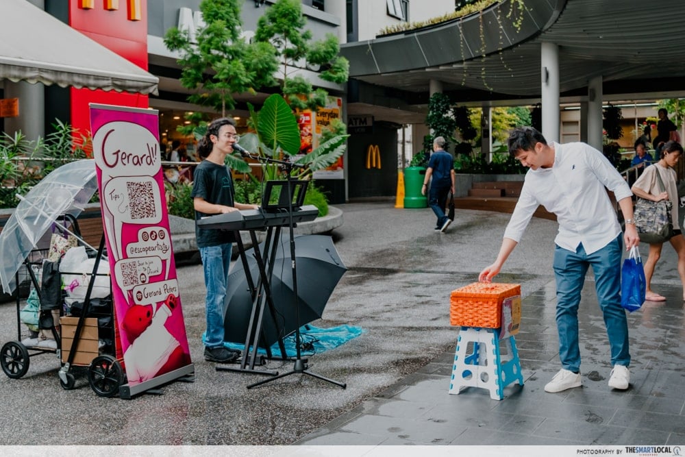 Donating to buskers - Busking