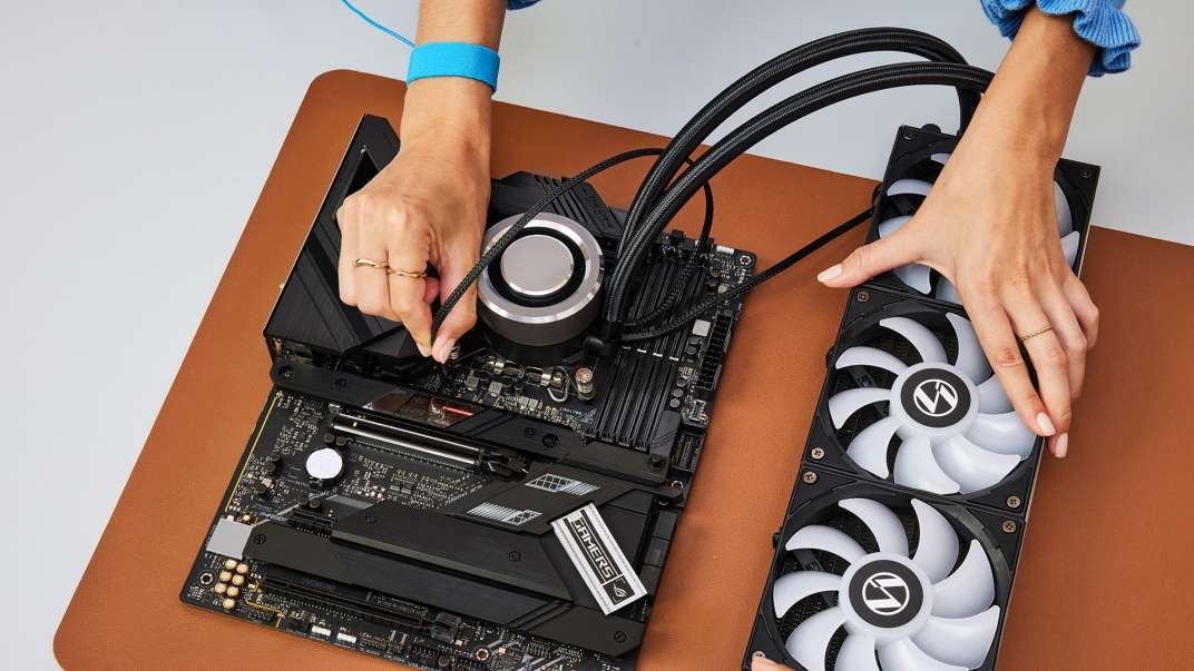 Installing CPU coolers - How to build gaming PC