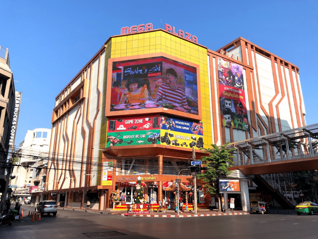 Mega Plaza Saphan Lek - Mall Exterior