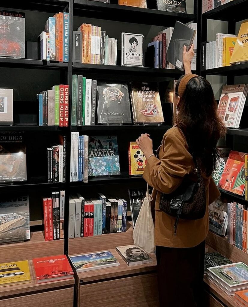 Tsutaya Bookstore AEON Mall - Bookshelf