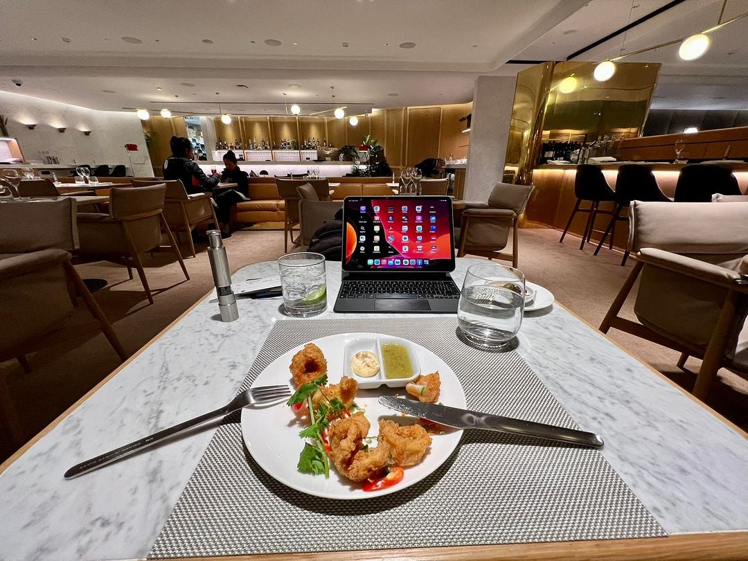 changi airport lounges - Qantas International Business Lounge food