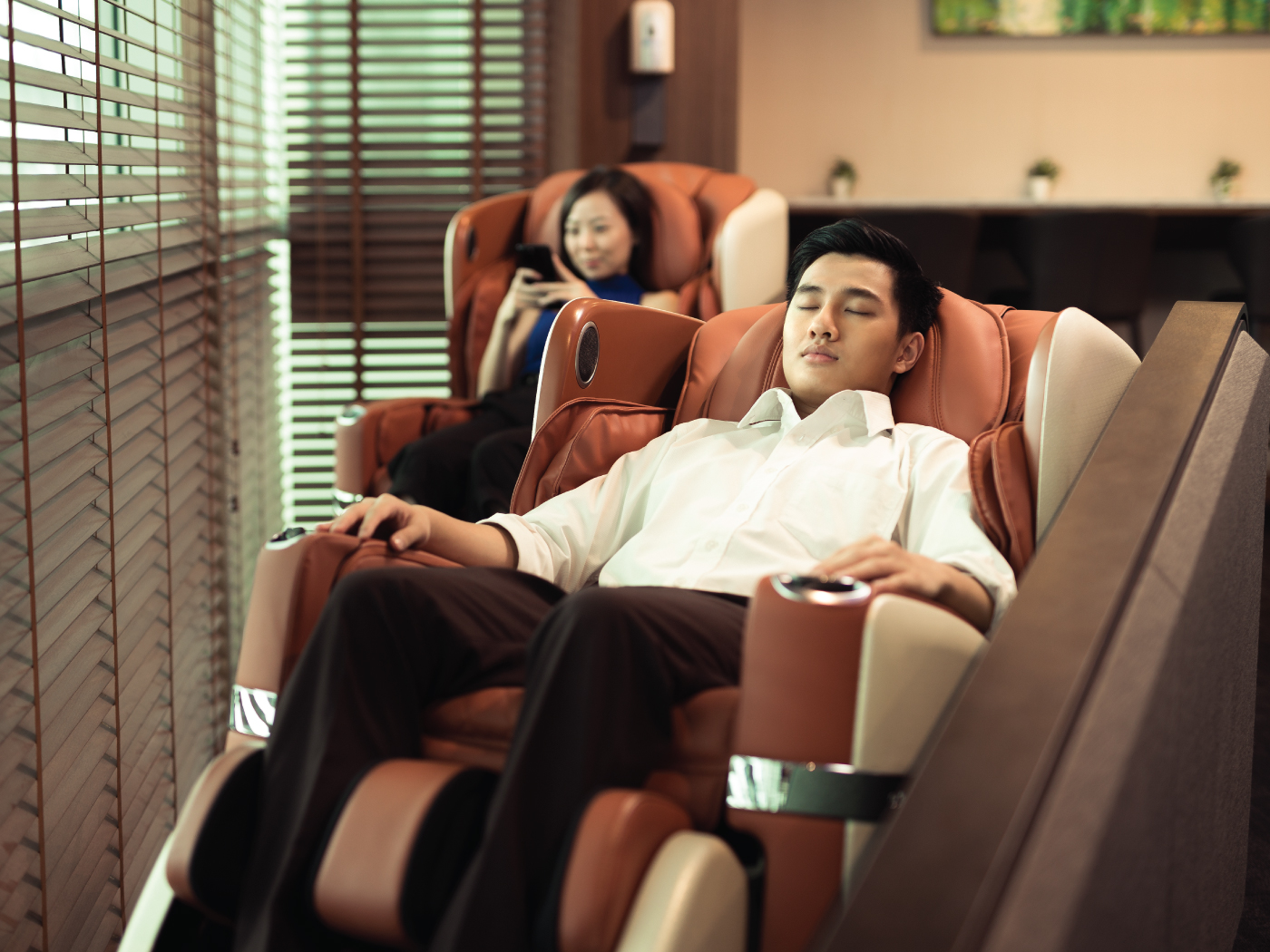 changi airport lounges - Sats Premier Lounge massage chair