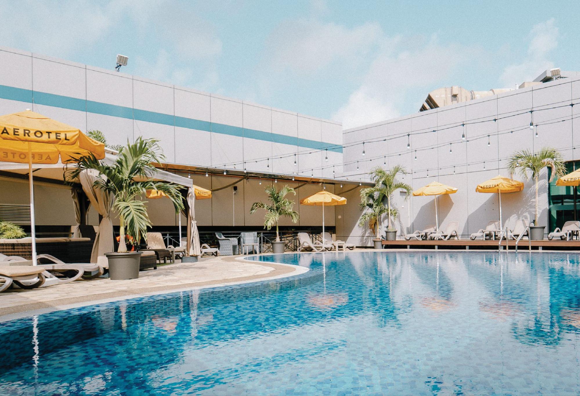 changi airport lounges - aerotel swimming pool