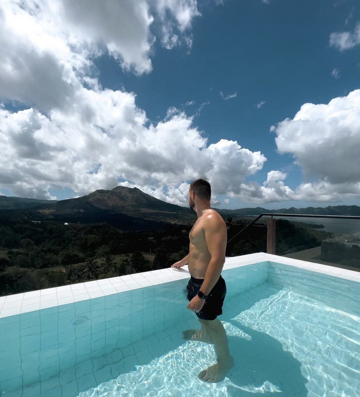 desa oculus infinity pool