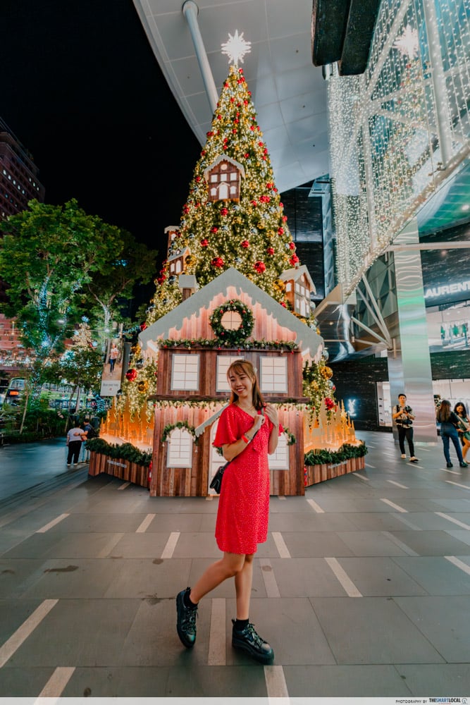 orchard road christmas 2024 - money on the floor