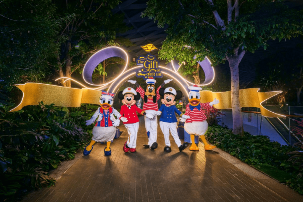 Christmas Events In SG - Disney mascots