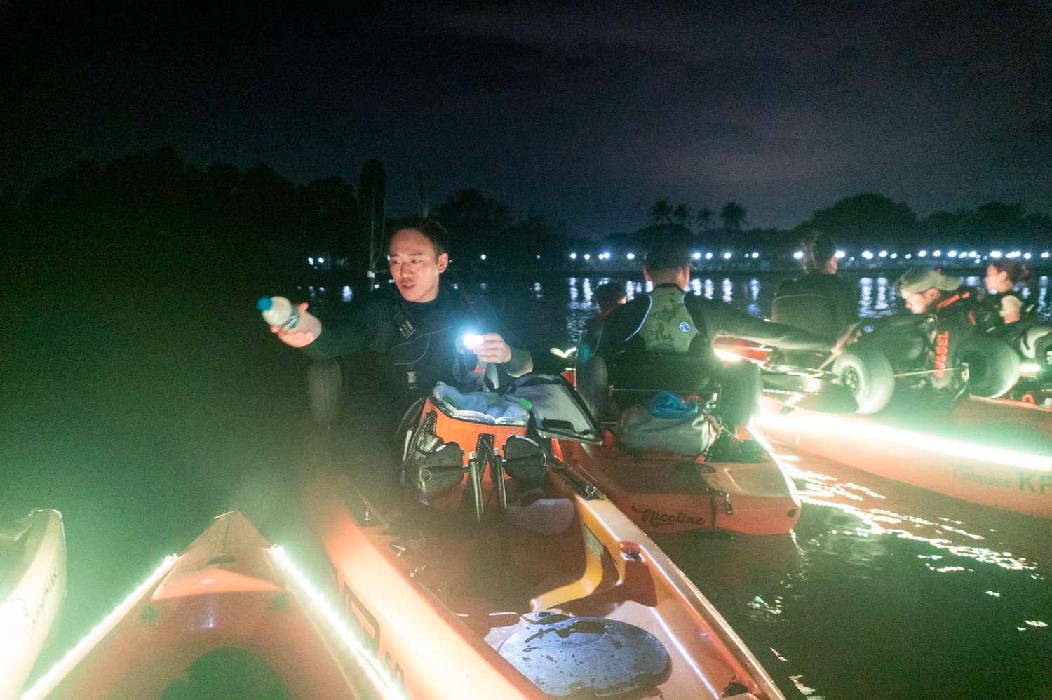 Glow kayaking night tour in Singapore - guides