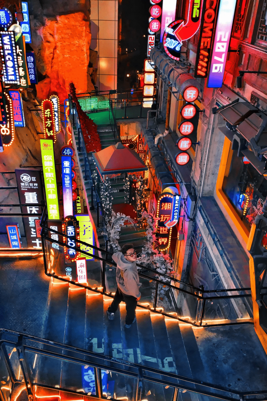 Hongya Cave interior