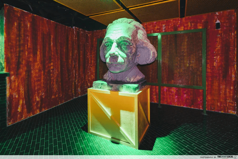 Unique Nightlife Singapore - Einstein statue