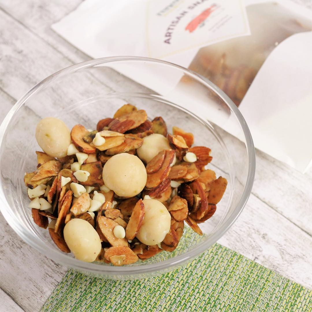 healthy snack delivery - Renew Snacks matacha sliced almonds