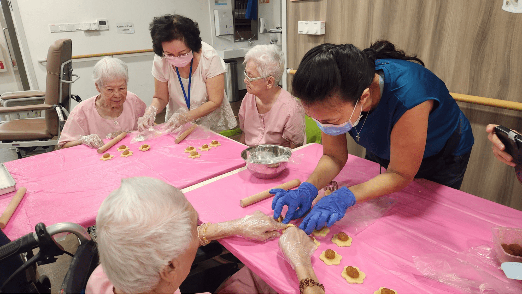 baking with elderly