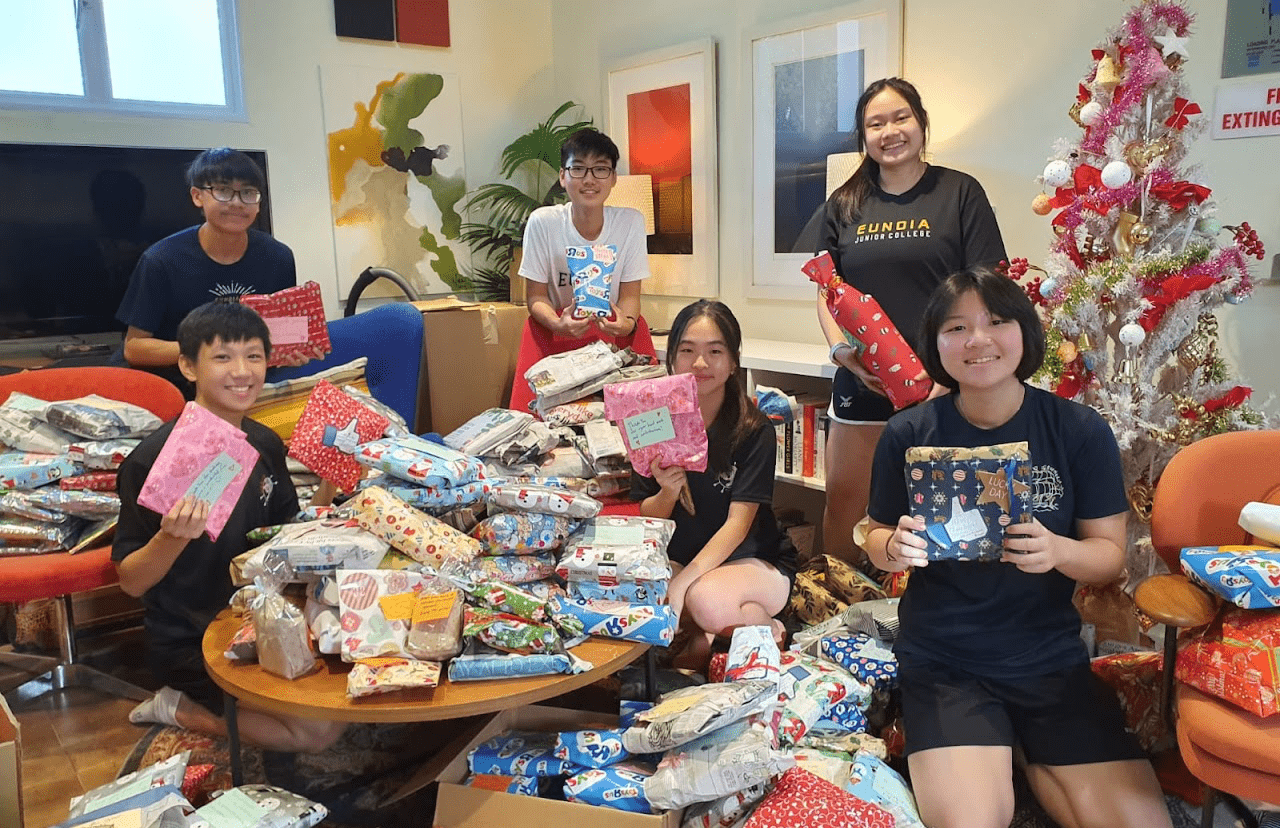 ways to give back gifts for migrant workers