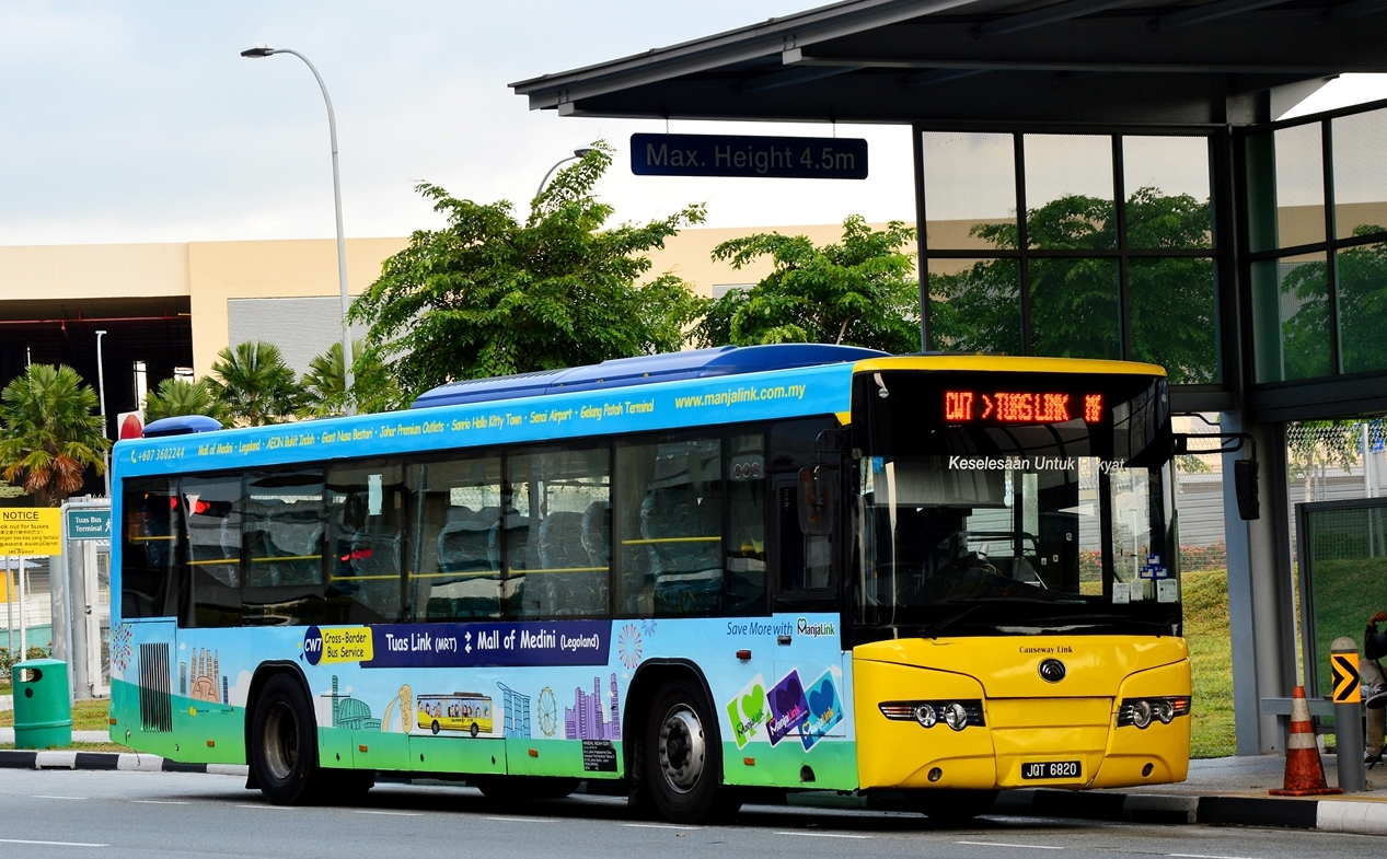 CW7 bus