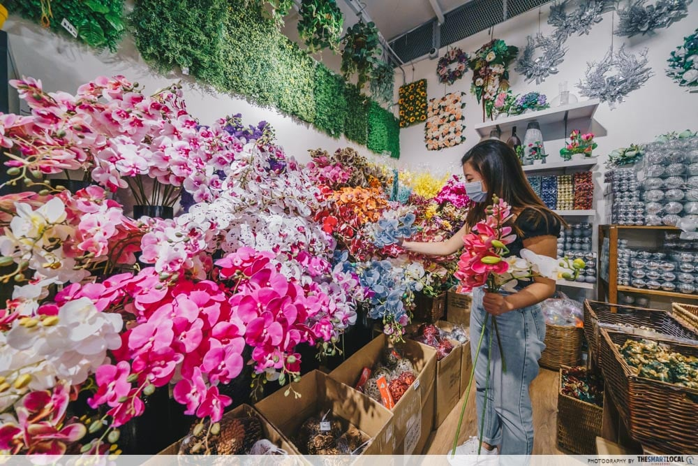 shopping for flowers at Kinex Mall 