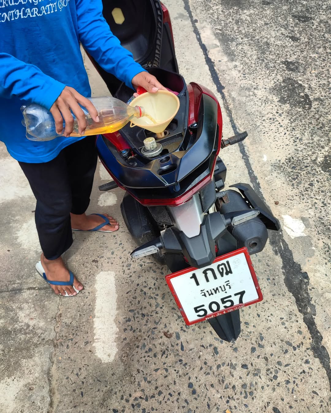 Mae Hong Son Loop - fill petrol