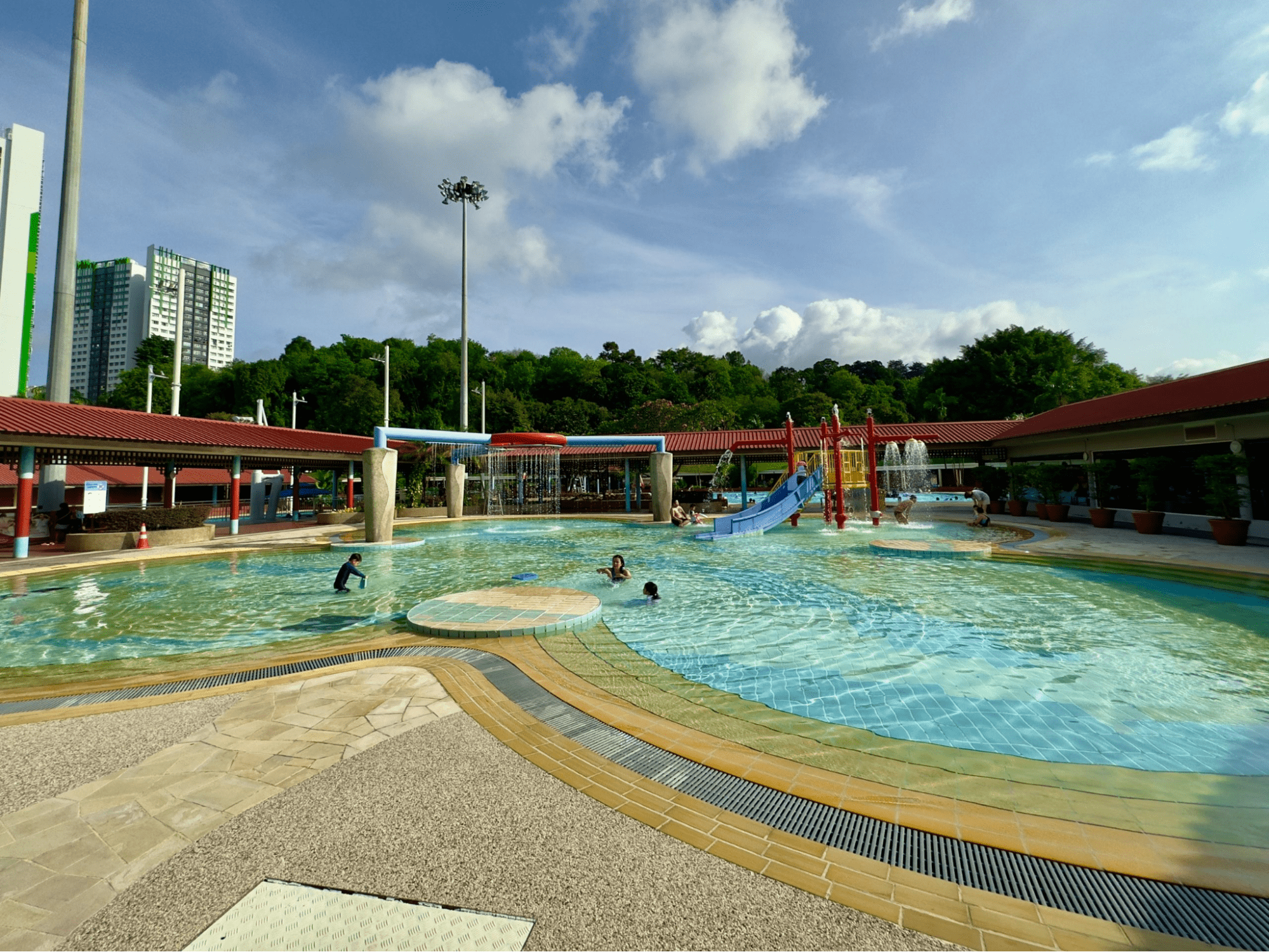 woodlands swimming complex