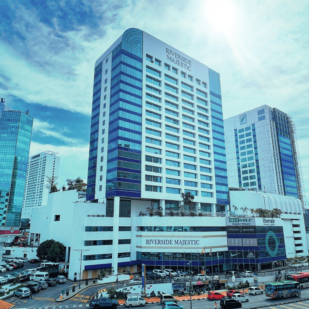 Riverfront Majestic Hotel