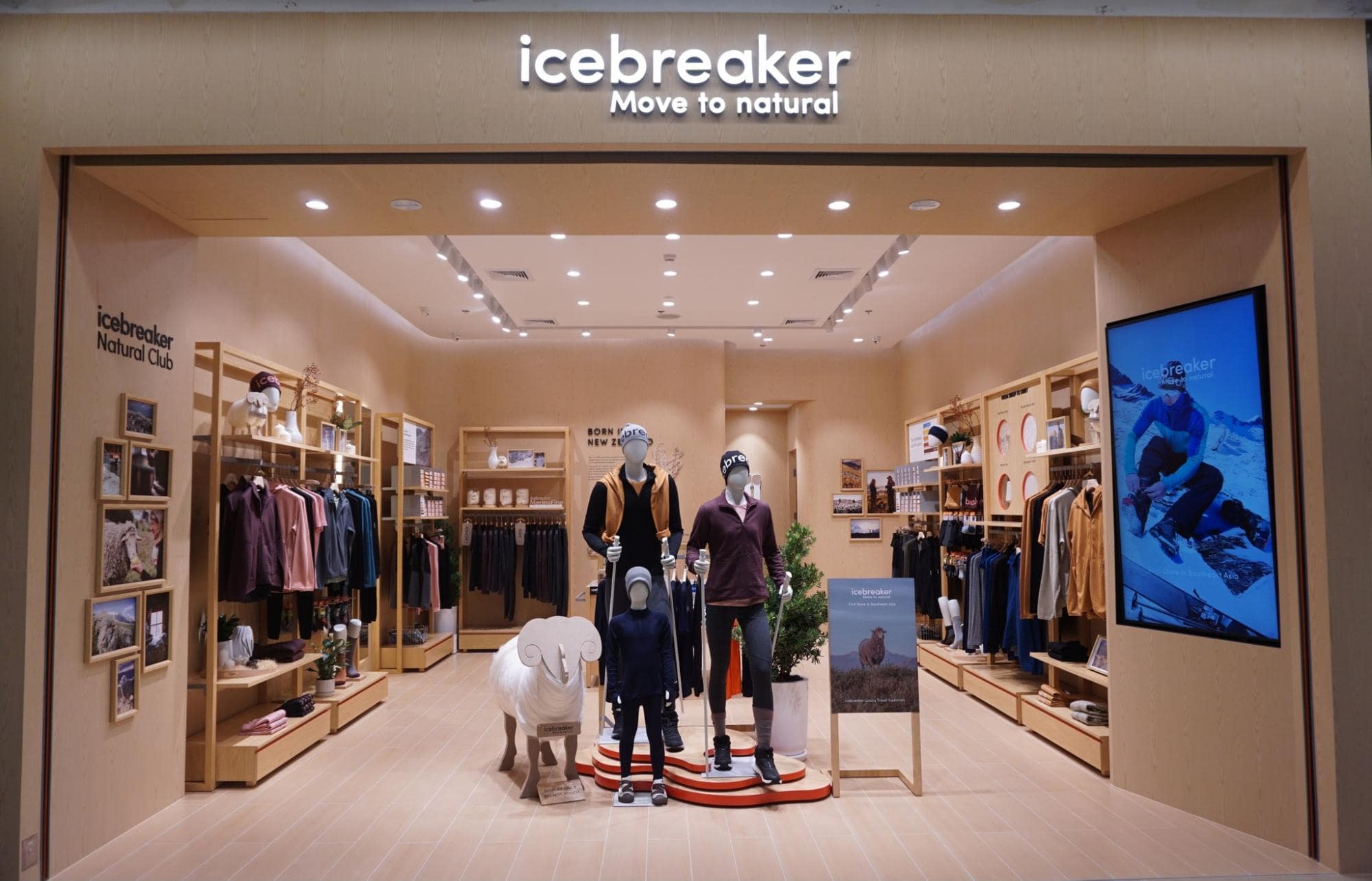 Icebreaker store at Central Park Bangkok