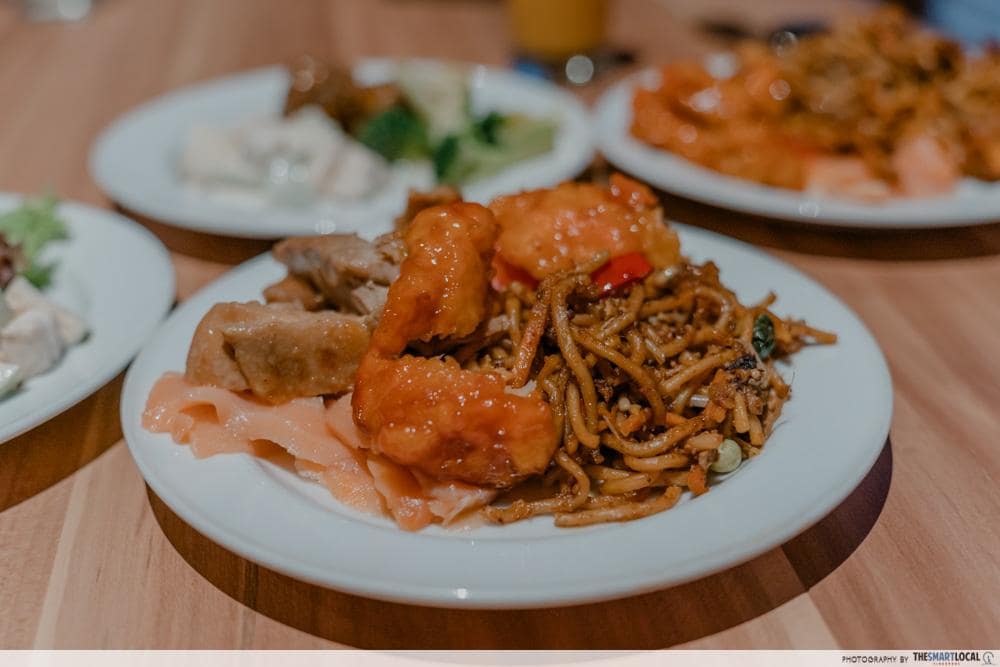 Colugo Camp - dinner buffet