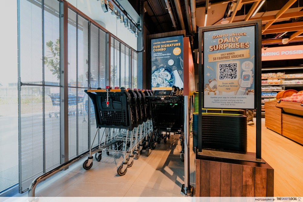 Normal shopping carts and Smart Carts