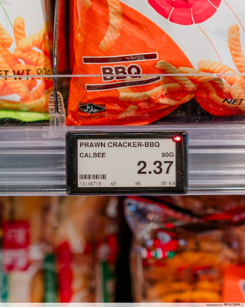 Red blinking light on price tag