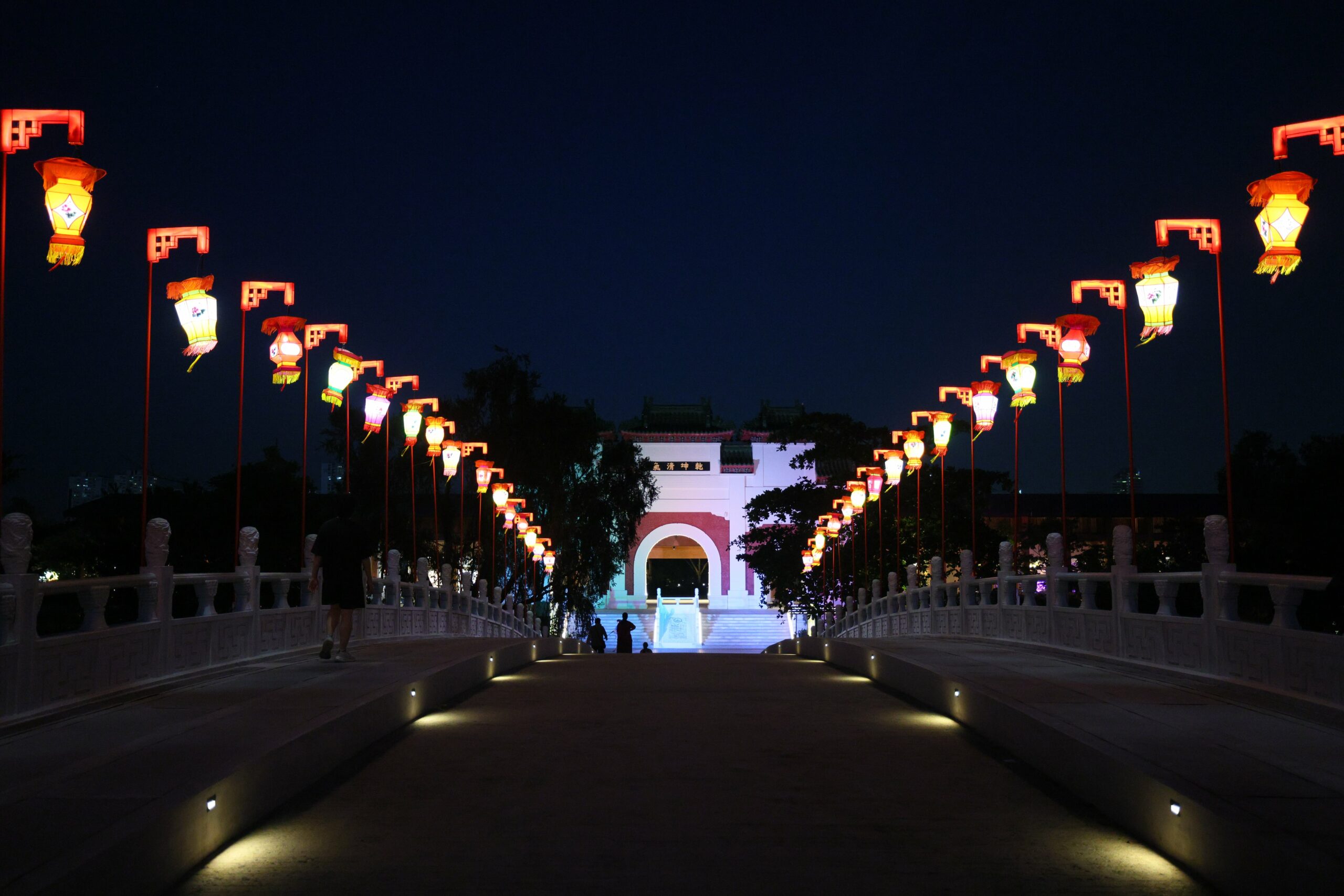 Lights by the Lake 2025 - White Rainbow Bridge_LanternDisplay