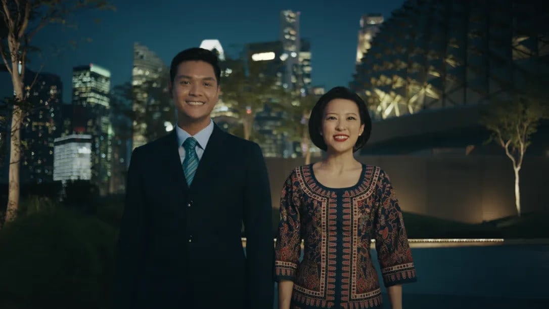 Singapore Airlines steward and stewardess 